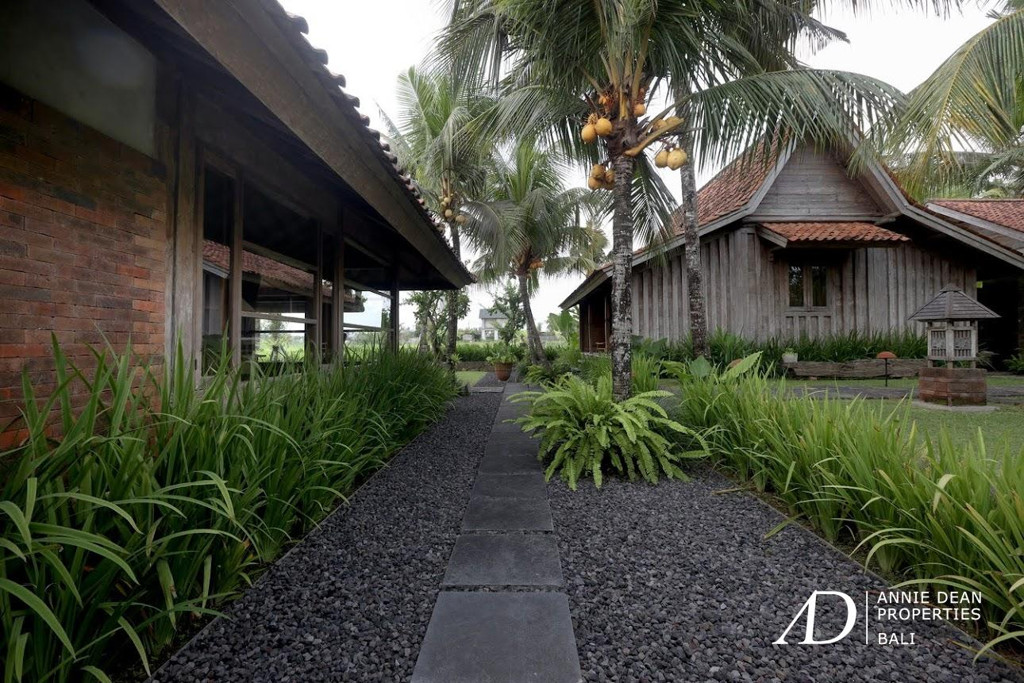 LEASEHOLD | JOGLO-STYLE VILLA WITH  RICE FIELD VIEWS IN NYANYI, BALI