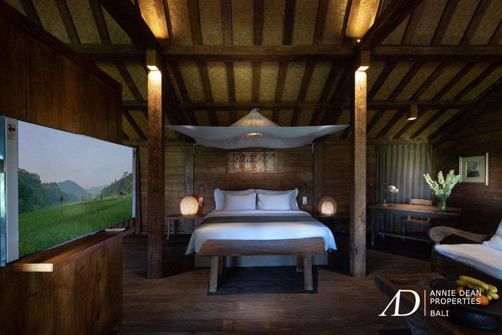 LEASEHOLD | JOGLO-STYLE VILLA WITH  RICE FIELD VIEWS IN NYANYI, BALI