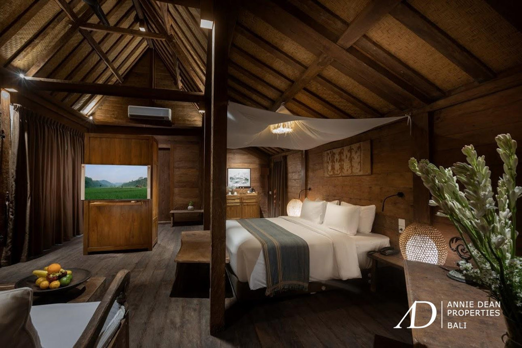 LEASEHOLD | JOGLO-STYLE VILLA WITH  RICE FIELD VIEWS IN NYANYI, BALI