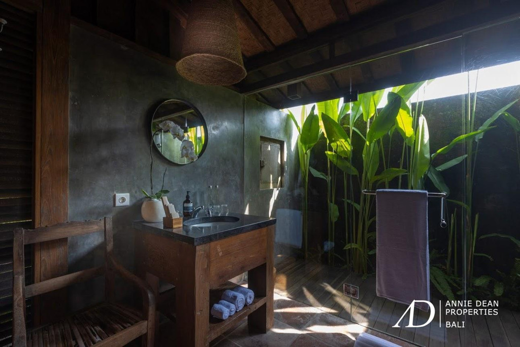 LEASEHOLD | JOGLO-STYLE VILLA WITH  RICE FIELD VIEWS IN NYANYI, BALI