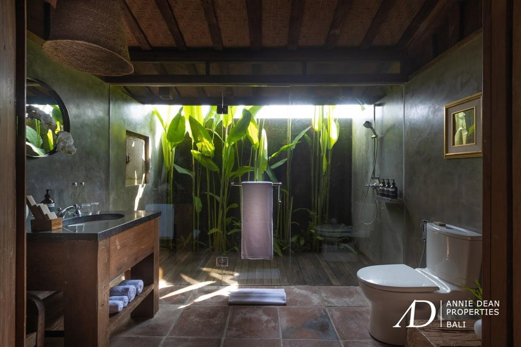 LEASEHOLD | JOGLO-STYLE VILLA WITH  RICE FIELD VIEWS IN NYANYI, BALI