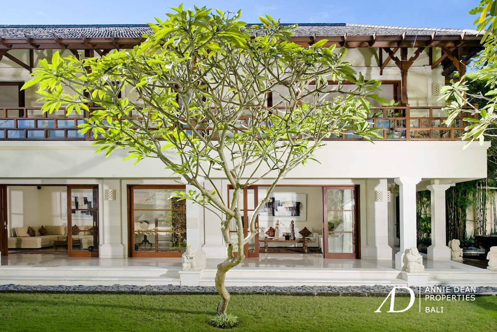 FREEHOLD | 8-BEDROOM ESTATE NEAR MERTASARI BEACH SANUR, BALI