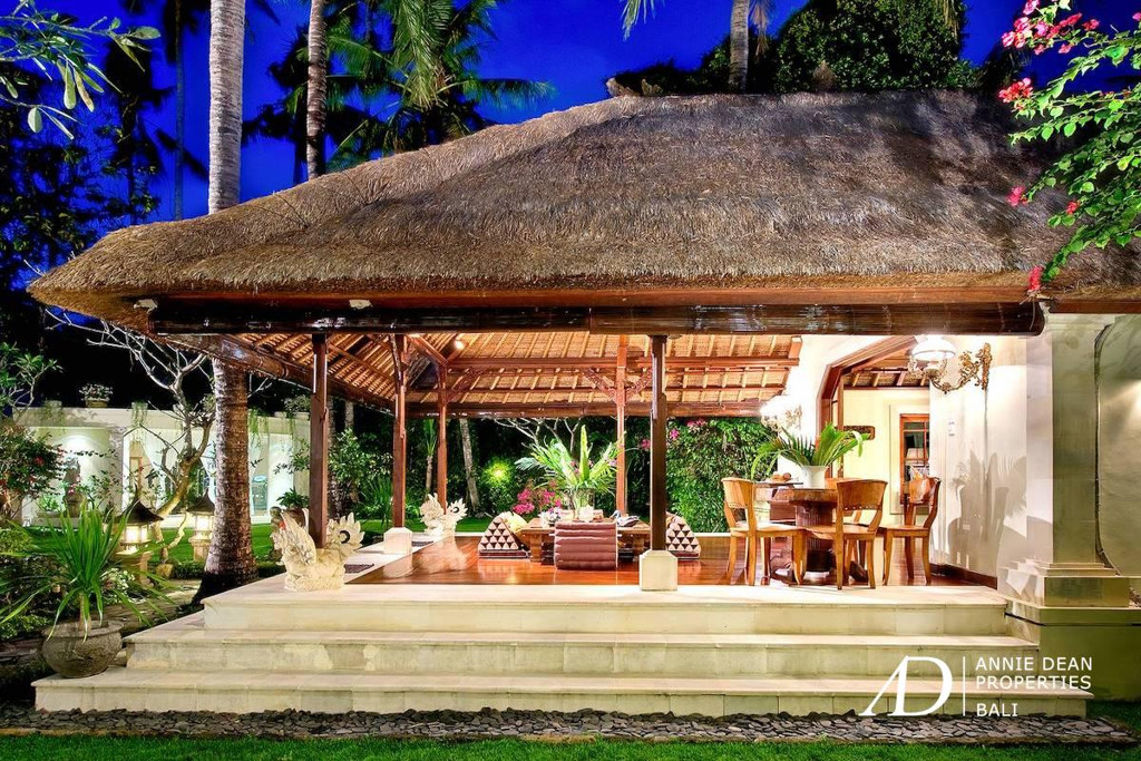 FREEHOLD | 8-BEDROOM ESTATE NEAR MERTASARI BEACH SANUR, BALI
