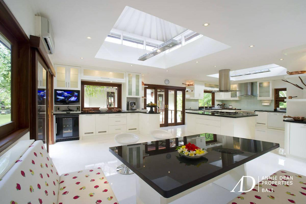 FREEHOLD | 8-BEDROOM ESTATE NEAR MERTASARI BEACH SANUR, BALI