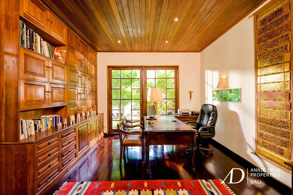 FREEHOLD | 8-BEDROOM ESTATE NEAR MERTASARI BEACH SANUR, BALI