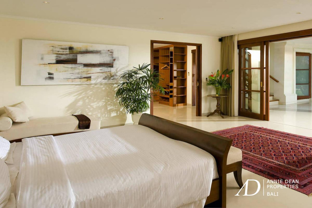 FREEHOLD | 8-BEDROOM ESTATE NEAR MERTASARI BEACH SANUR, BALI