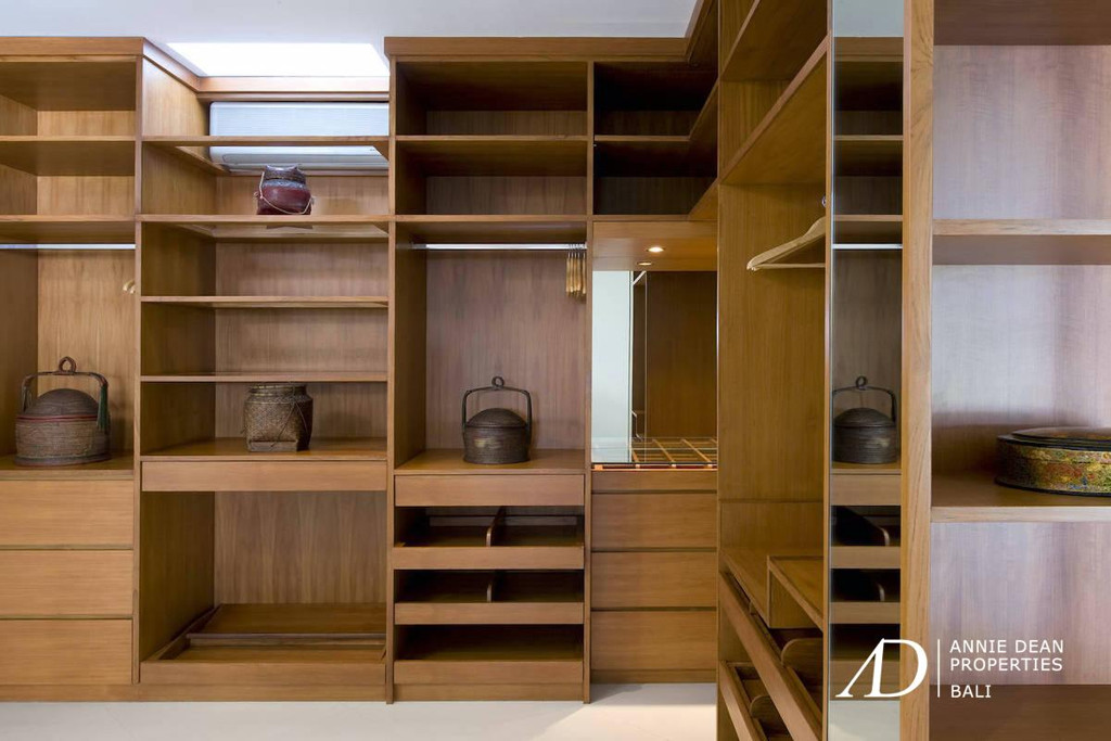 FREEHOLD | 8-BEDROOM ESTATE NEAR MERTASARI BEACH SANUR, BALI