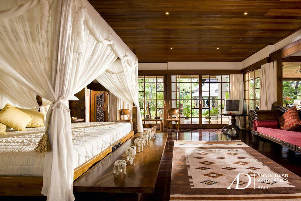 FREEHOLD | 8-BEDROOM ESTATE NEAR MERTASARI BEACH SANUR, BALI