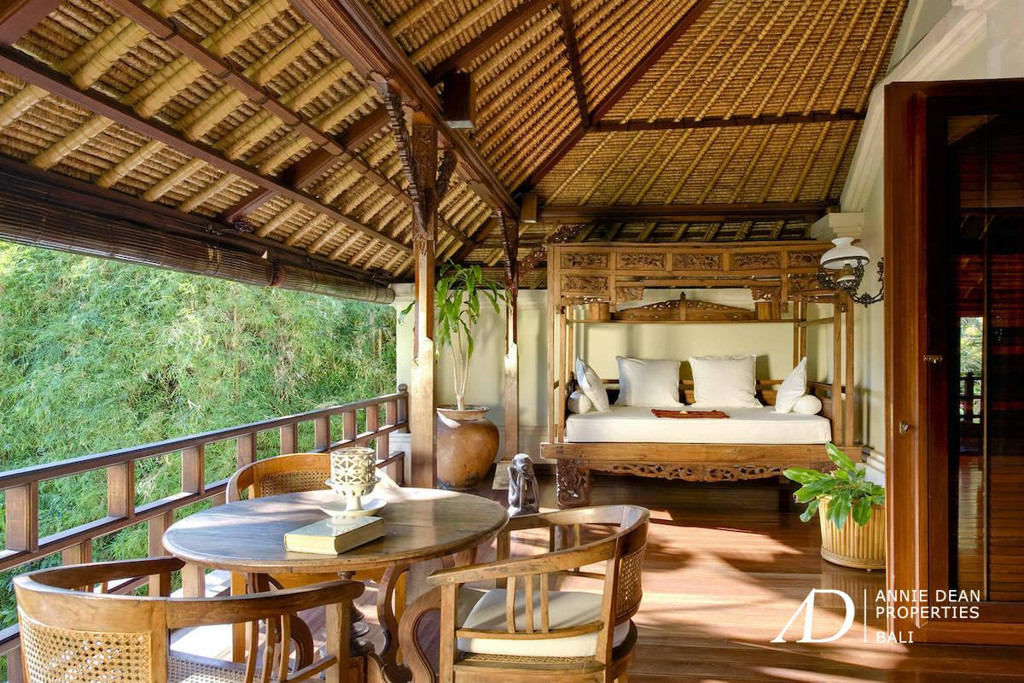 FREEHOLD | 8-BEDROOM ESTATE NEAR MERTASARI BEACH SANUR, BALI