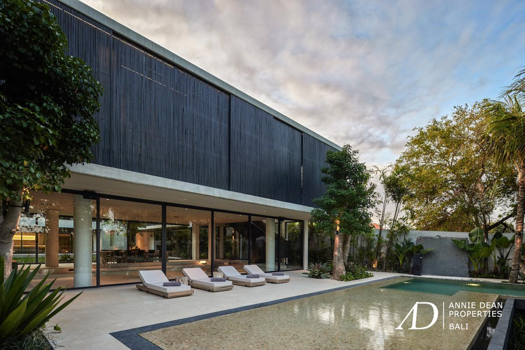 REEHOLD | ULTRA MODERN 6-BEDROOM LUXURY VILLA IN PERERENAN