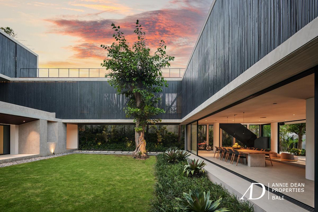 REEHOLD | ULTRA MODERN 6-BEDROOM LUXURY VILLA IN PERERENAN