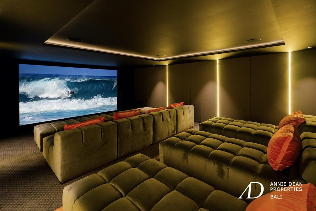 FREEHOLD | ULTRA MODERN 6-BEDROOM LUXURY VILLA IN PERERENAN