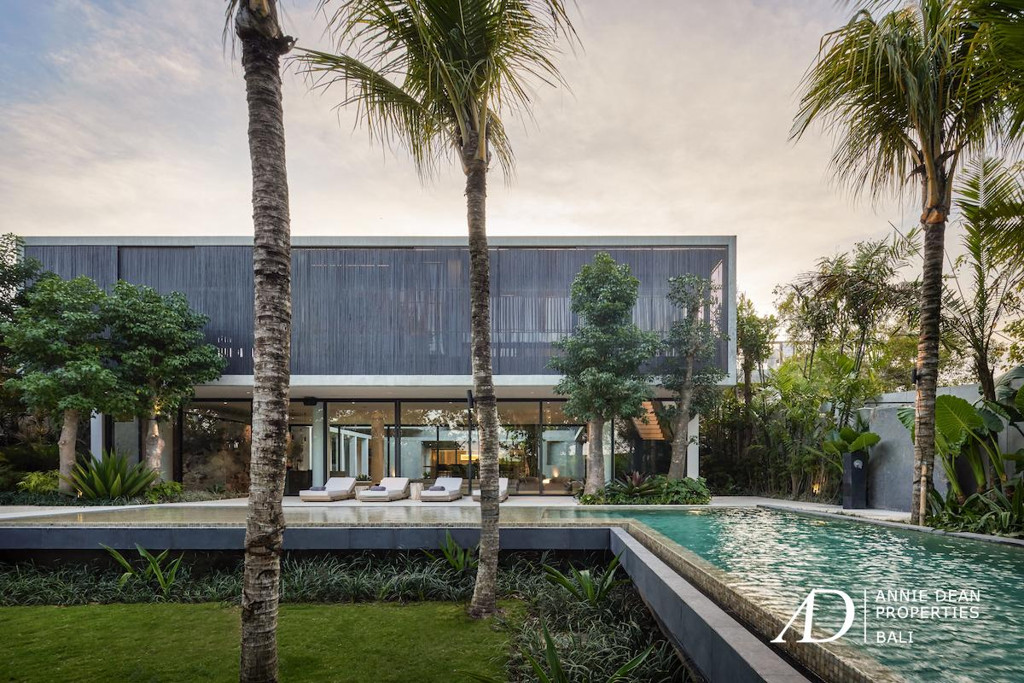 FREEHOLD | ULTRA MODERN 6-BEDROOM LUXURY VILLA IN PERERENAN