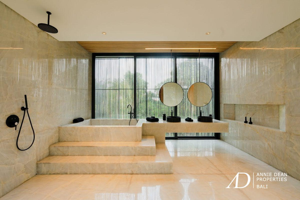 FREEHOLD | ULTRA MODERN 6-BEDROOM LUXURY VILLA IN PERERENAN