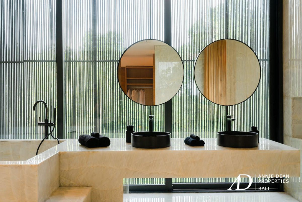 FREEHOLD | ULTRA MODERN 6-BEDROOM LUXURY VILLA IN PERERENAN