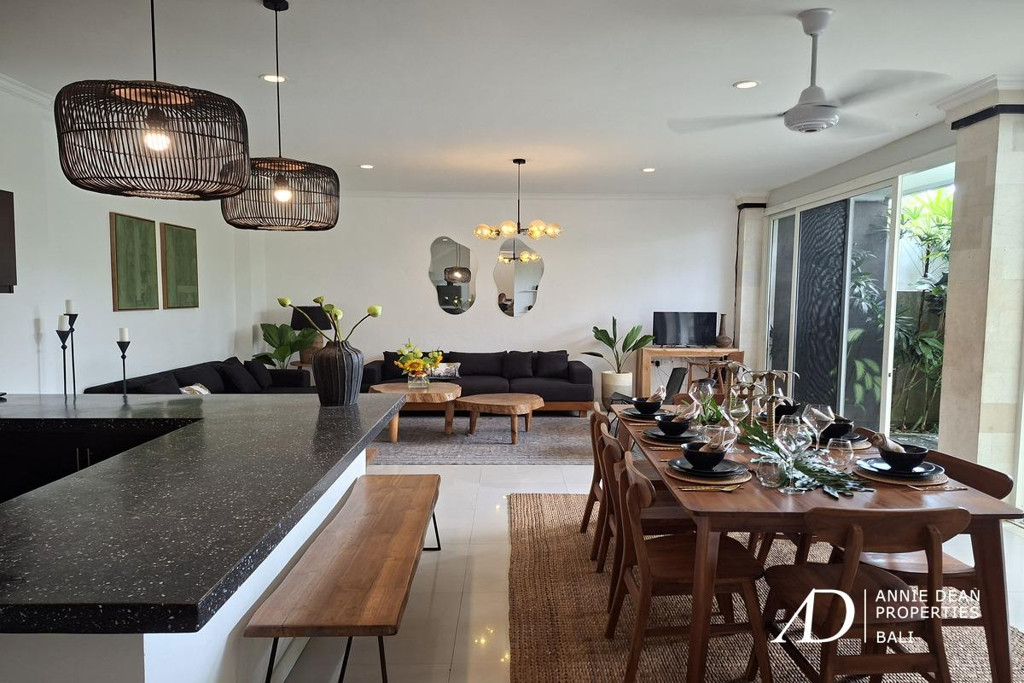 YEARLY/MONTHLY RENTAL | 3-BEDROOM VILLA WITH RICE FIELD VIEWS IN TUMBAKBAYUH.