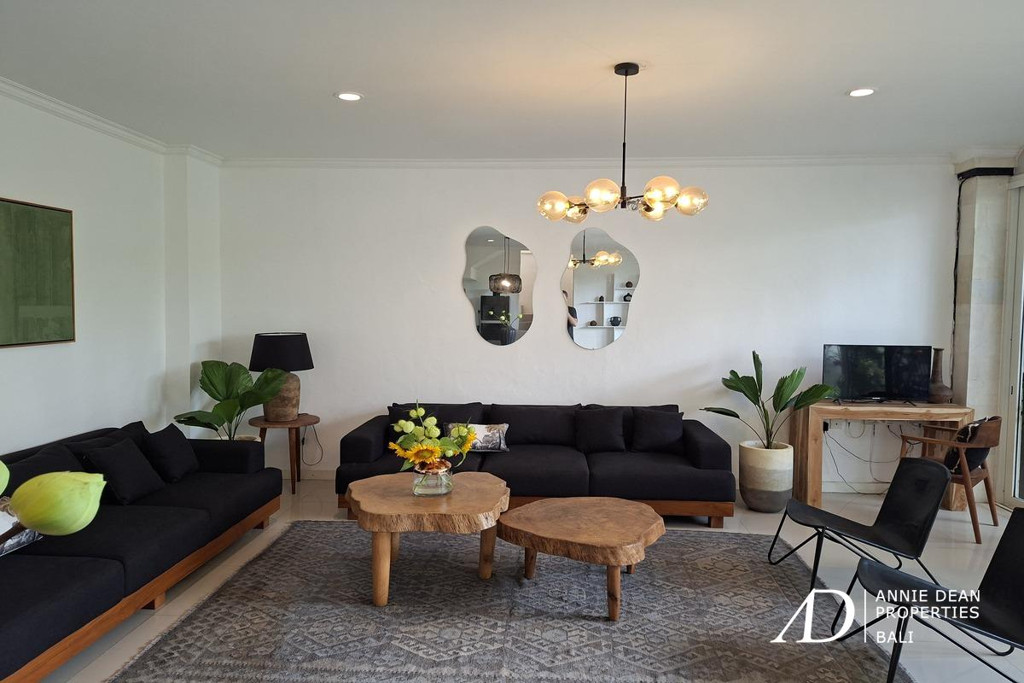 YEARLY/MONTHLY RENTAL | 3-BEDROOM VILLA WITH RICE FIELD VIEWS IN TUMBAKBAYUH. 