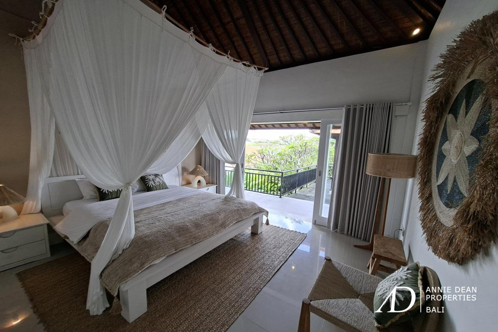 YEARLY/MONTHLY RENTAL | 3-BEDROOM VILLA WITH RICE FIELD VIEWS IN TUMBAKBAYUH. 