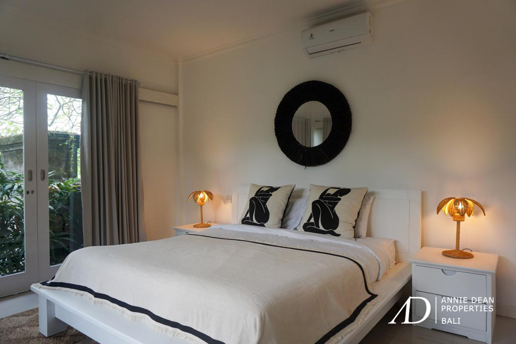 YEARLY/MONTHLY RENTAL | 3-BEDROOM VILLA WITH RICE FIELD VIEWS IN TUMBAKBAYUH. 