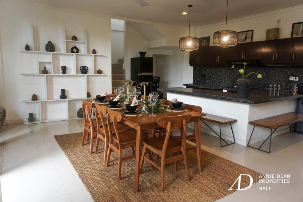 YEARLY/MONTHLY RENTAL | 3-BEDROOM VILLA WITH RICE FIELD VIEWS IN TUMBAKBAYUH.