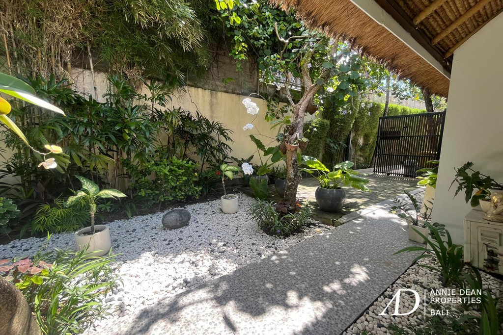 LEASEHOLD | 3-BEDROOMS TROPICAL VILLA IN PRIME SEMINYAK