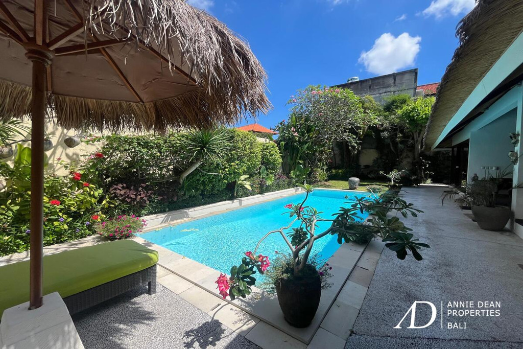 LEASEHOLD | 3-BEDROOMS TROPICAL VILLA IN PRIME SEMINYAK