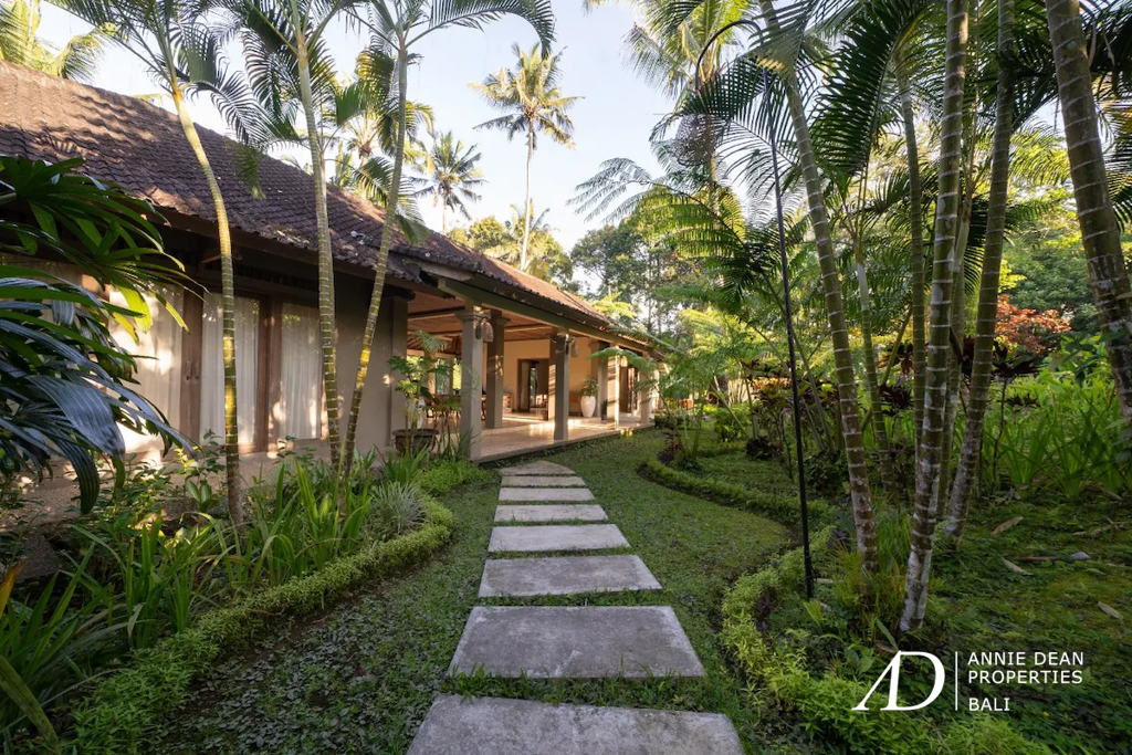 FREEHOLD | TROPICAL 7-BEDROOM ESTATE IN PAYANGAN - UBUD 