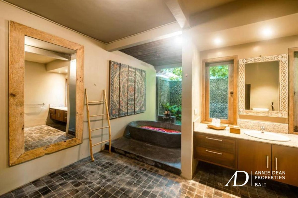 FREEHOLD | TROPICAL 7-BEDROOM ESTATE IN PAYANGAN - UBUD 