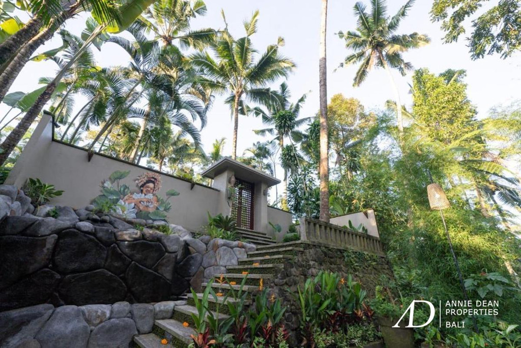 FREEHOLD | TROPICAL 7-BEDROOM ESTATE IN PAYANGAN - UBUD 