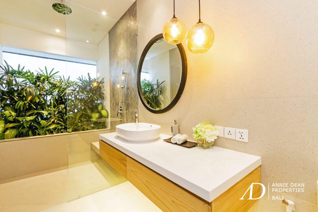 FREEHOLD | INVESTMENT PROPERTY 6 BEDS IN PRIME SEMINYAK LOCATION