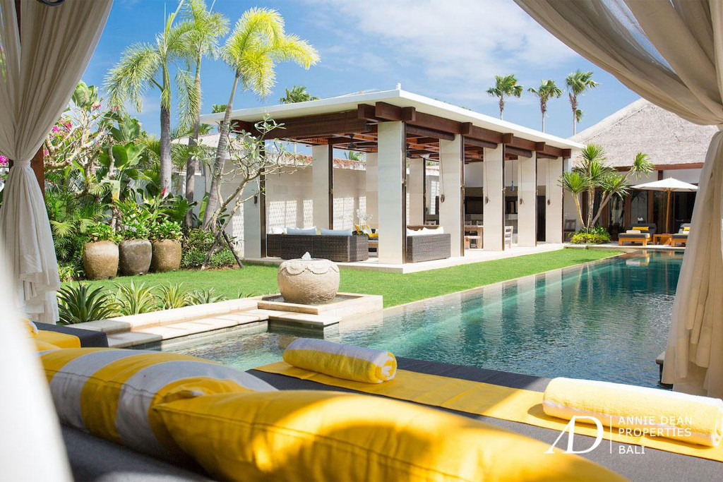 FREEHOLD | LUXURY VILLA IN A PRESTIGIOUS ESTATE IN SEMINYAK