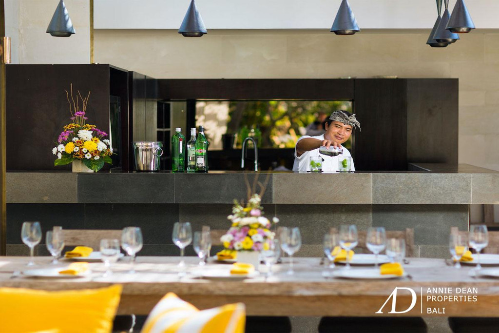 FREEHOLD | LUXURY VILLA IN A PRESTIGIOUS ESTATE IN SEMINYAK