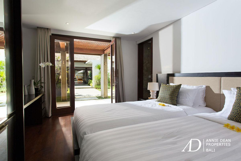 FREEHOLD | LUXURY VILLA IN A PRESTIGIOUS ESTATE IN SEMINYAK