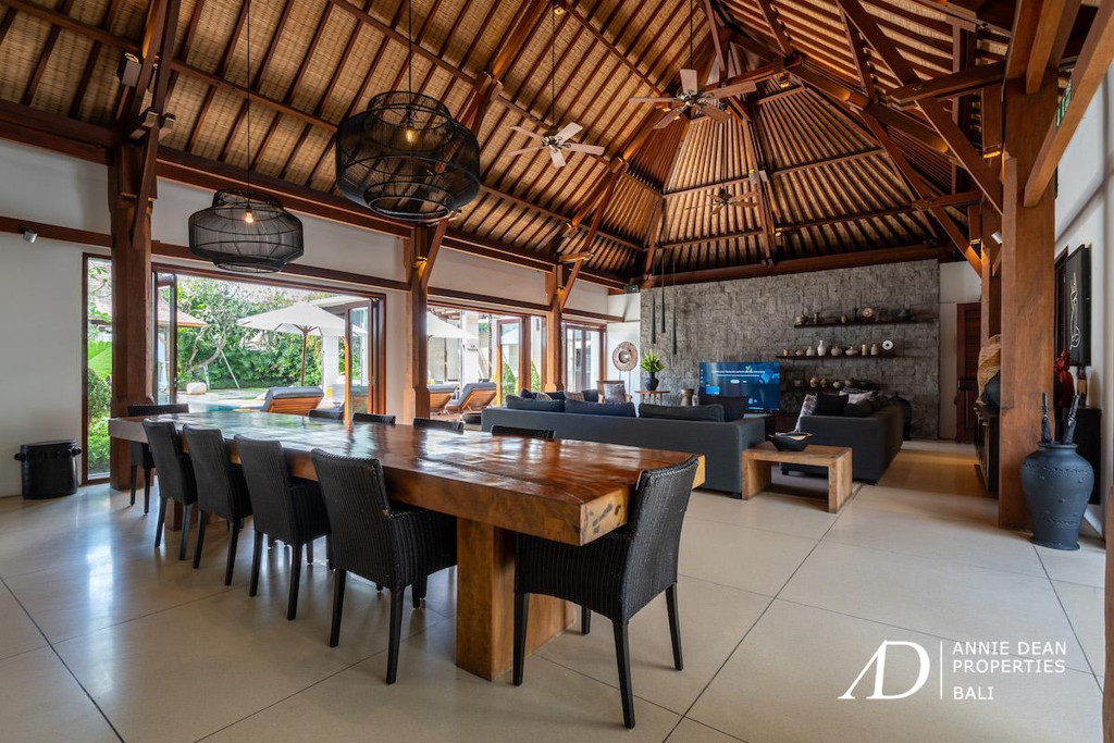 FREEHOLD | LUXURY VILLA IN A PRESTIGIOUS ESTATE IN SEMINYAK