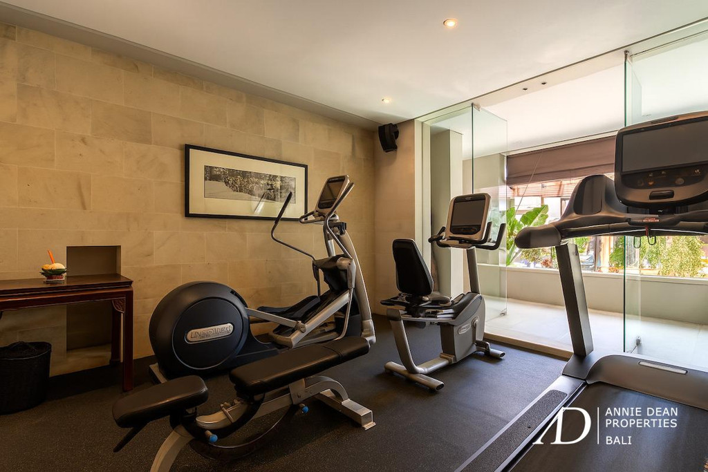 FREEHOLD | LUXURY VILLA IN A PRESTIGIOUS ESTATE IN SEMINYAK