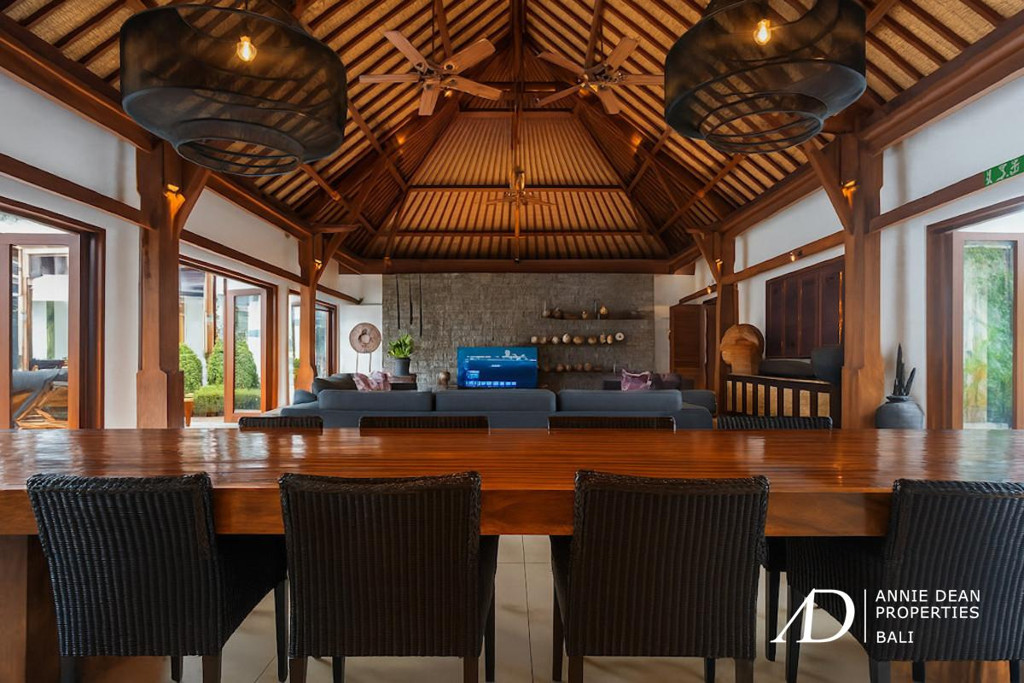 FREEHOLD | LUXURY VILLA IN A PRESTIGIOUS ESTATE IN SEMINYAK