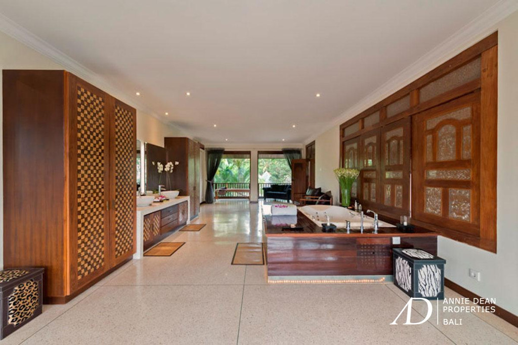 FREEHOLD | MAGNIFICENT 8-BEDROOM VILLA ESTATE IN PERERENAN