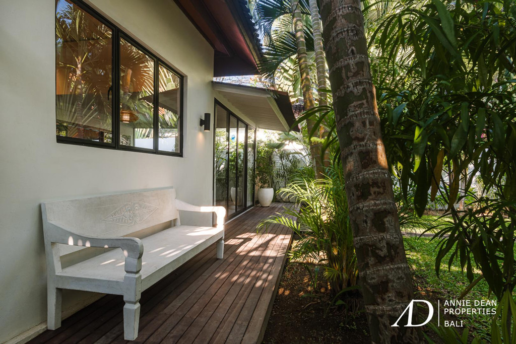 YEARLY RENTAL | TROPICAL 2-BEDROOM VILLA | NELAYAN, CANGGU