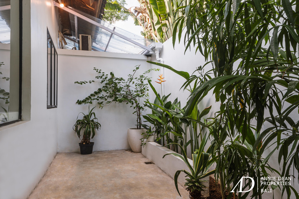 YEARLY RENTAL | TROPICAL 2-BEDROOM VILLA | NELAYAN, CANGGU