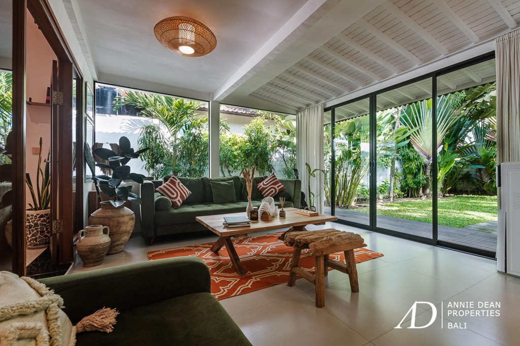 YEARLY RENTAL | TROPICAL 2-BEDROOM VILLA | NELAYAN, CANGGU