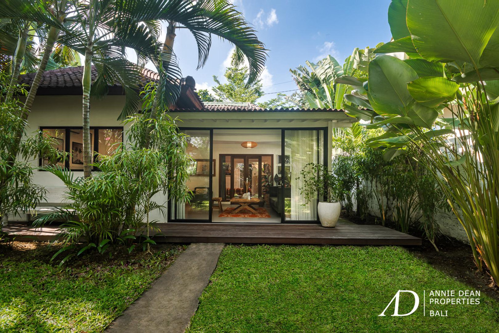 YEARLY RENTAL | TROPICAL 2-BEDROOM VILLA | NELAYAN, CANGGU