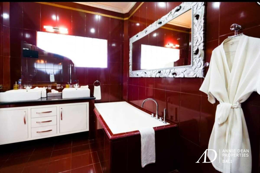 FREEHOLD | SPACIOUS 5-BEDROOM VILLA IN KUTUH, UNGASAN