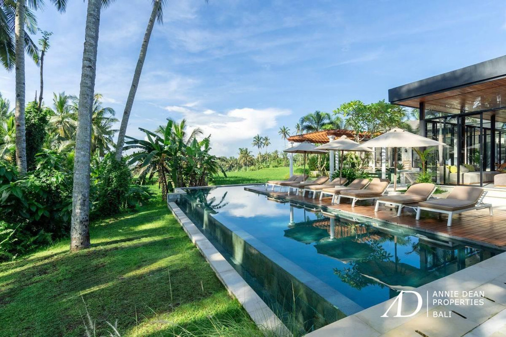 LEASEHOLD | BRAND-NEW 6-BEDROOM VILLA WITH RICE PADDY FIELD VIEWS IN UBUD