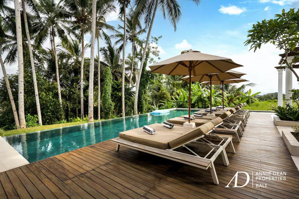 LEASEHOLD | BRAND-NEW 6-BEDROOM VILLA WITH RICE PADDY FIELD VIEWS IN UBUD