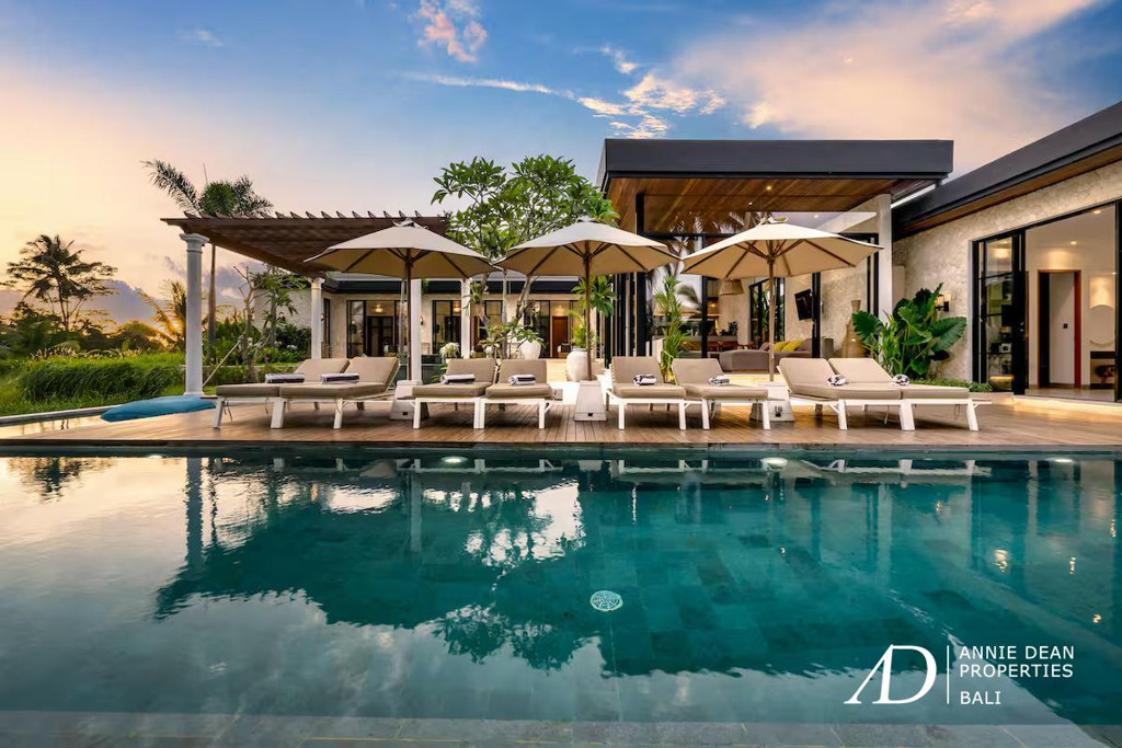 LEASEHOLD | BRAND-NEW 6-BEDROOM VILLA WITH RICE PADDY FIELD VIEWS IN UBUD