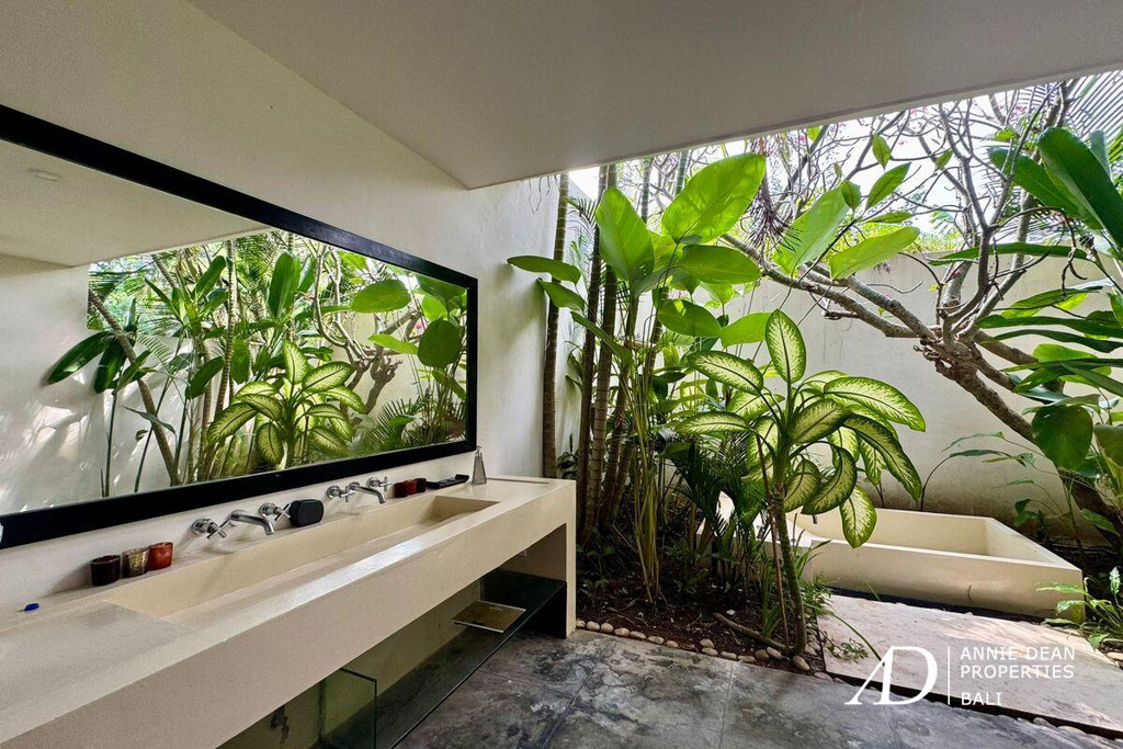 YEARLY RENTAL | 5-BEDROOM VILLA | BATU BELIG - BERAWA