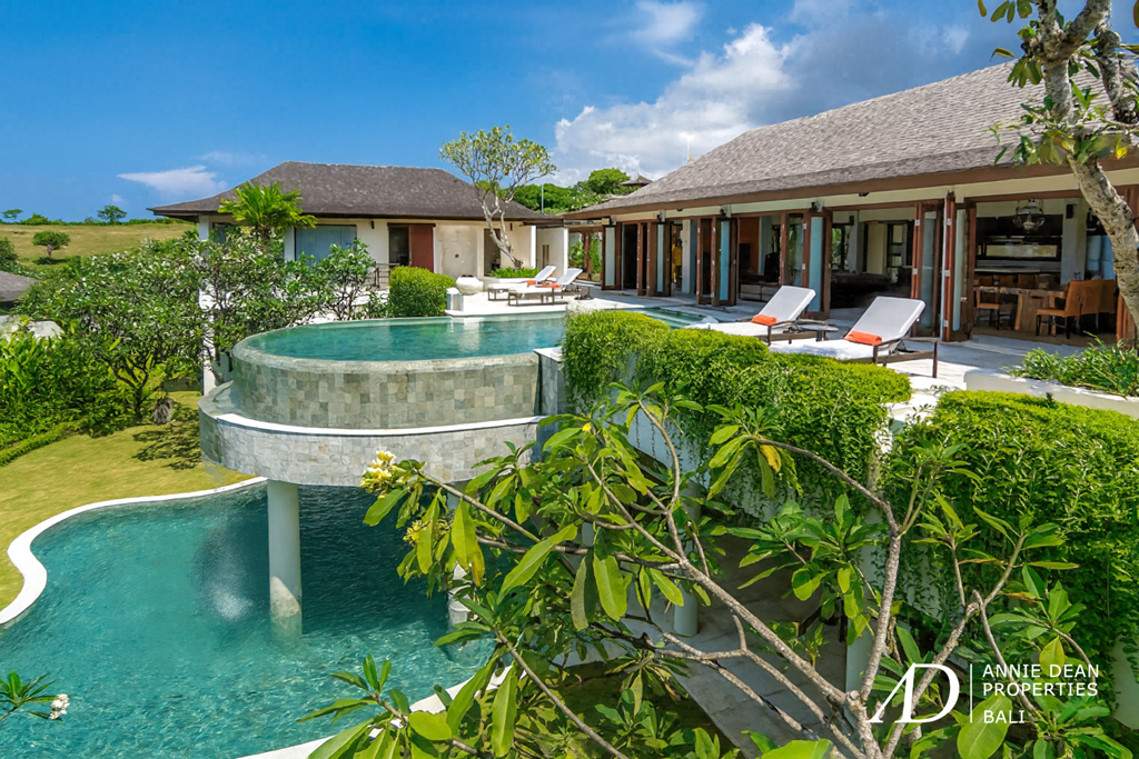 FREEHOLD | LUXURY VILLA WITH PANORAMIC OCEAN VIEWS