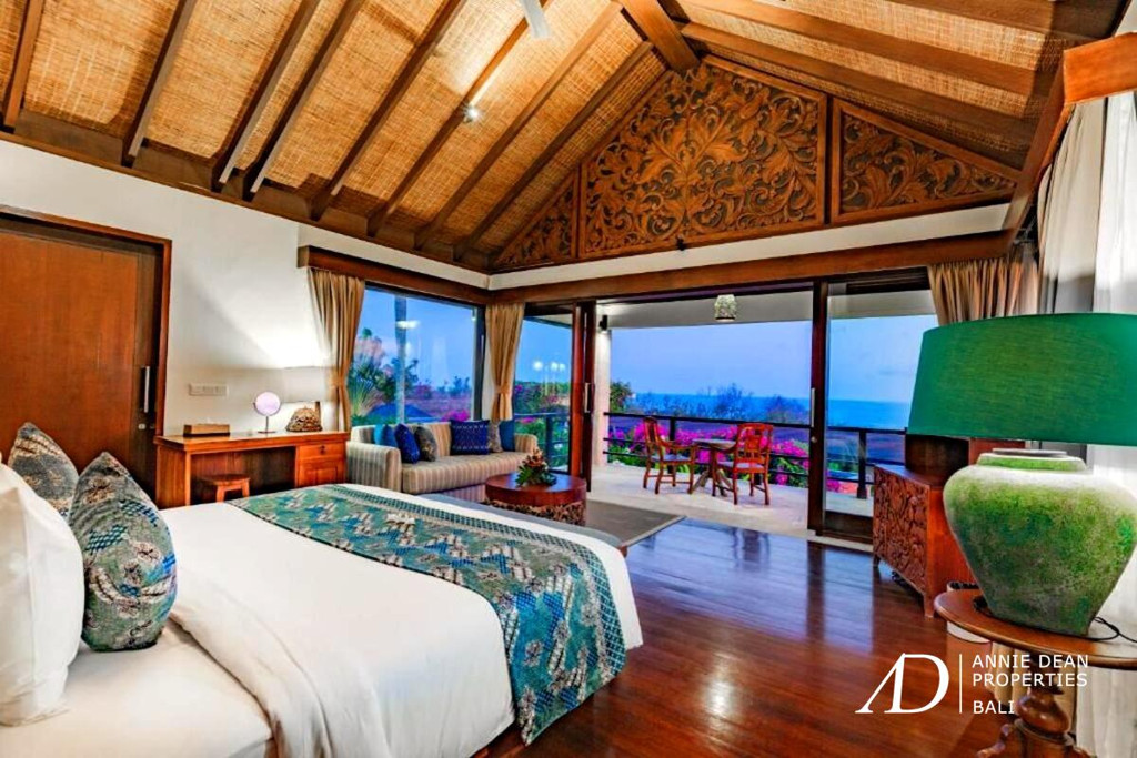 FREEHOLD | LUXURY VILLA WITH PANORAMIC OCEAN VIEWS