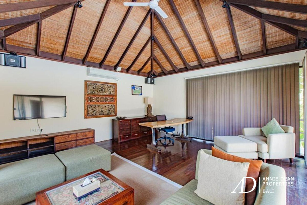 FREEHOLD | LUXURY VILLA WITH PANORAMIC OCEAN VIEWS