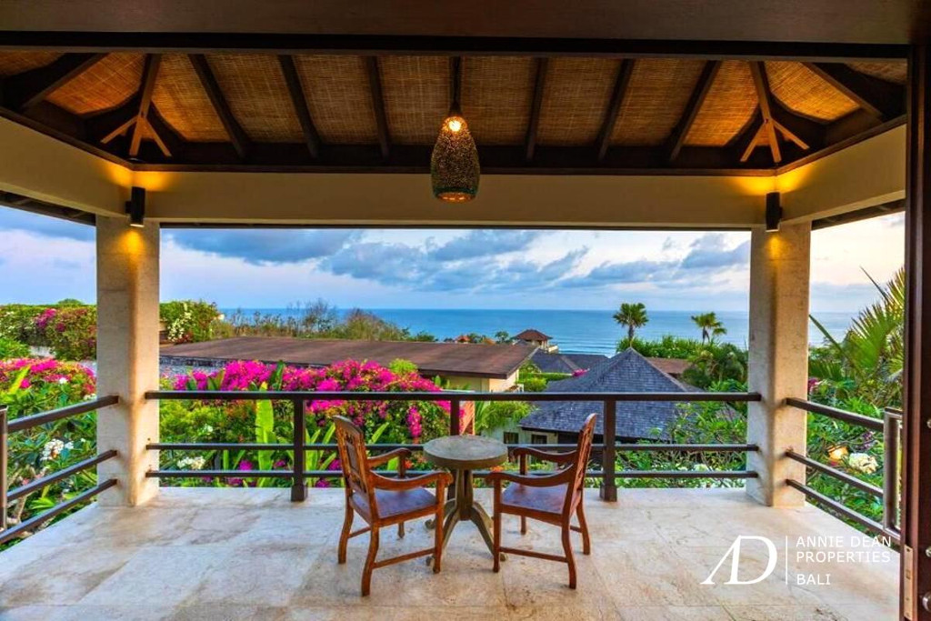 FREEHOLD | LUXURY VILLA WITH PANORAMIC OCEAN VIEWS